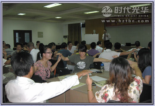 學員們互動場景