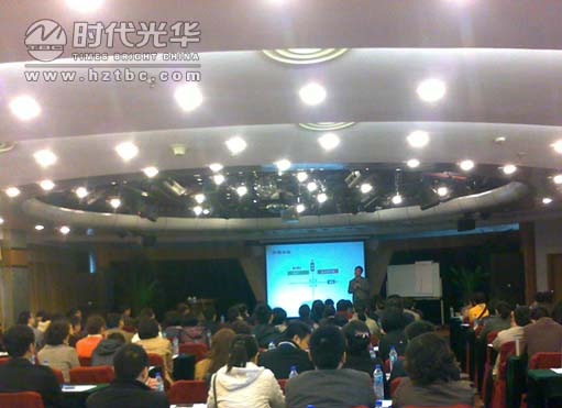 學員認真聽鄭委老師講課.hztbc