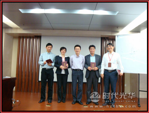 學員和方老師合影留念.hztbc